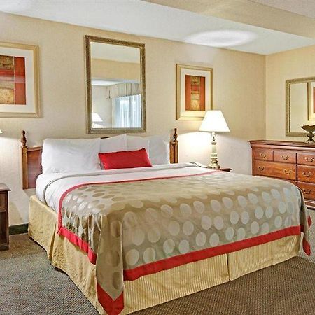 Ramada Overland Park Mission エクステリア 写真