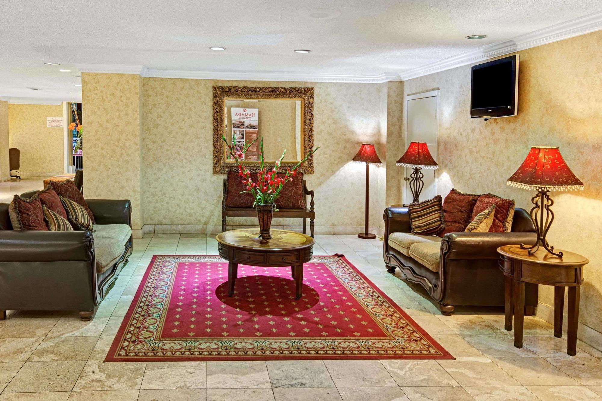 Ramada Overland Park Mission エクステリア 写真