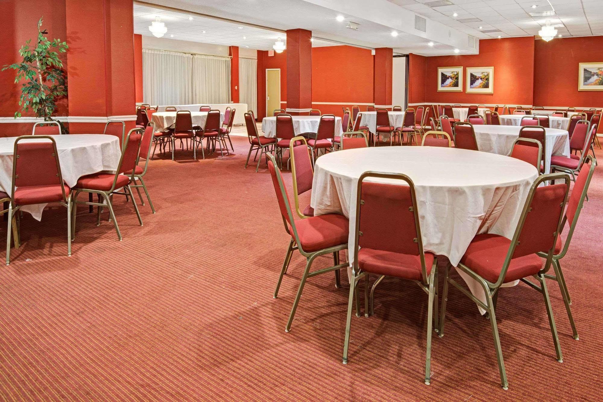Ramada Overland Park Mission エクステリア 写真