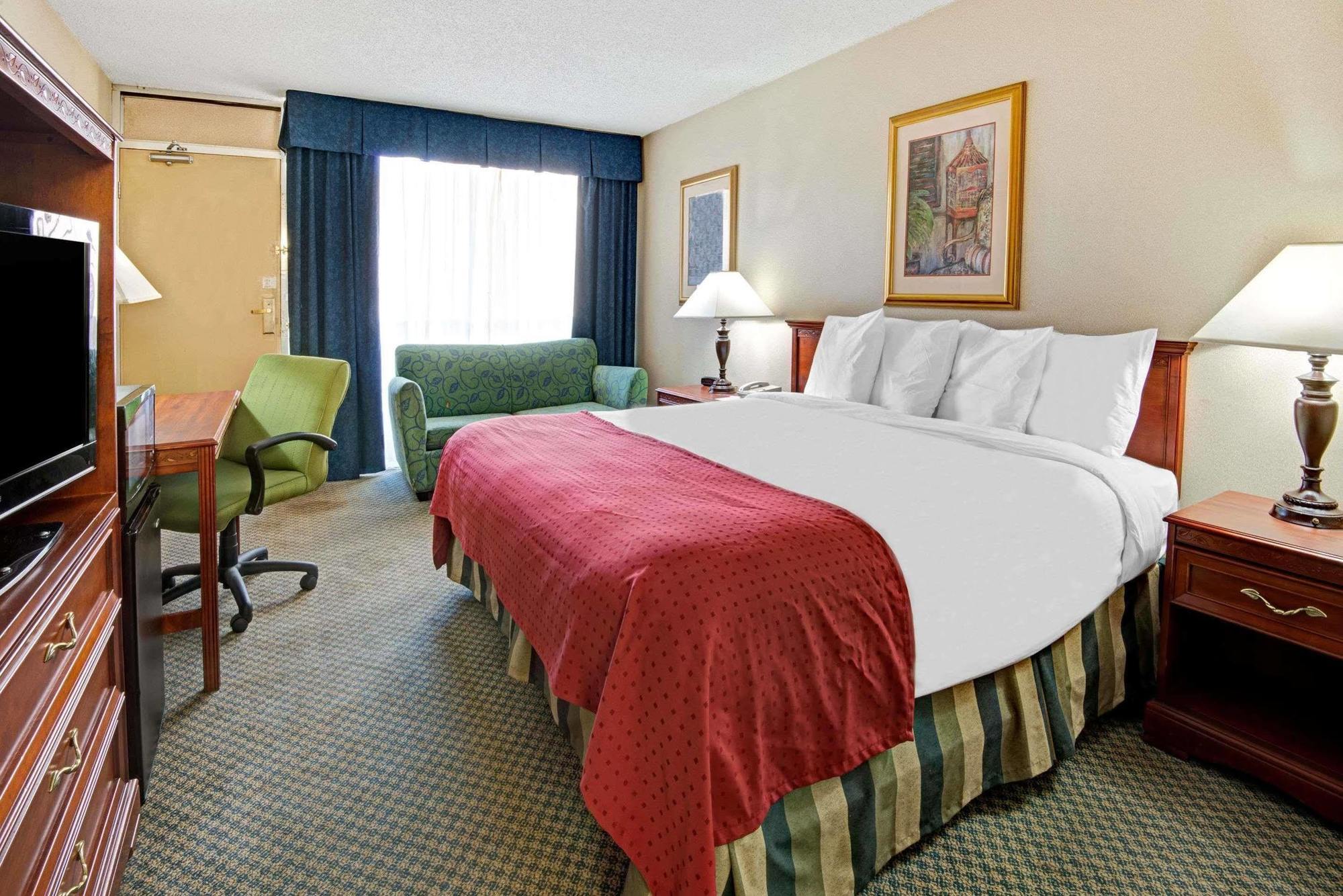 Ramada Overland Park Mission エクステリア 写真