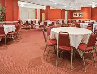 Ramada Overland Park Mission エクステリア 写真